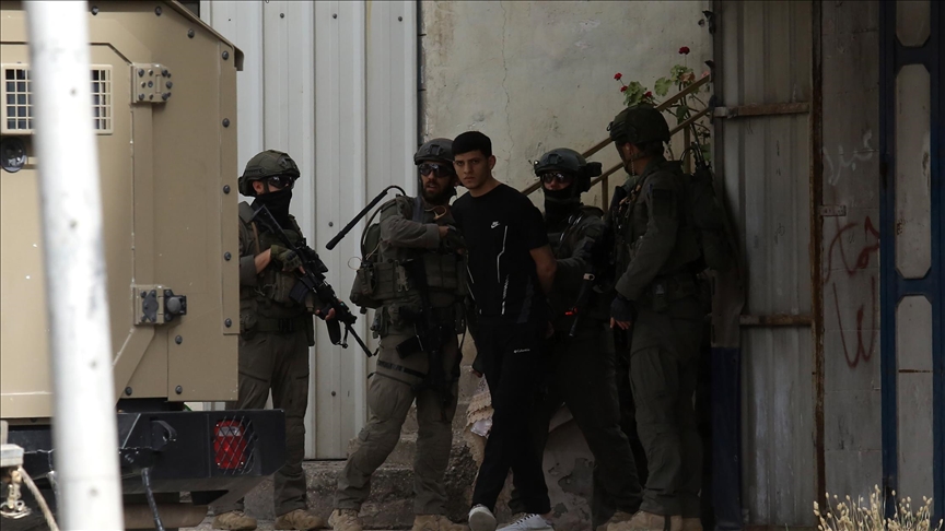 الجيش الإسرائيلي يعتقل 60 فلسطينيا بالضفة الغربية