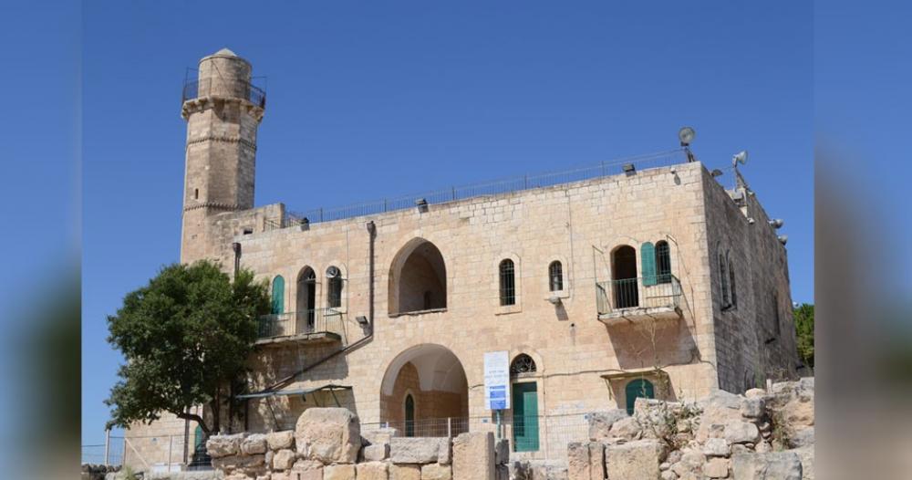 الاحتلال يمنع إقامة صلاة الجمعة بمسجد قرية النبي صموئيل بالقدس