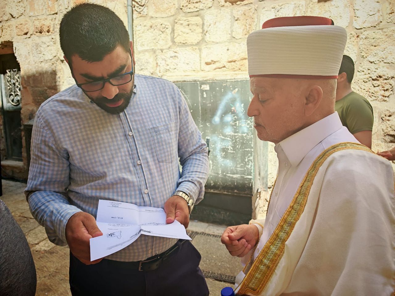 شرطة الاحتلال تبعد خطيب الأقصى محمد حسين عن المسجد حتى الأحد