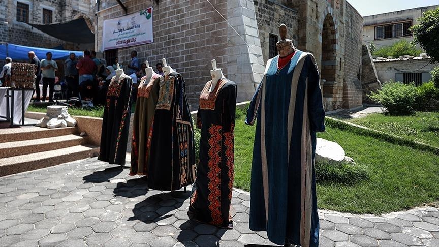 حمدان: فقدنا كنوزا تراثية من الأثواب تعود بعضها لـ100عام إثر الحرب بغزة