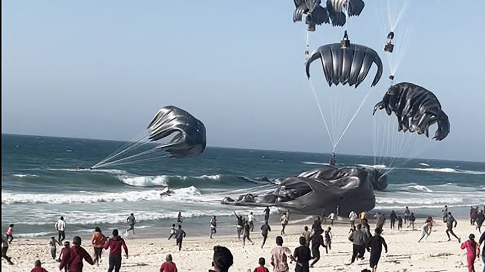 أونروا: إنزال المساعدات جوًا لا ينهي المجاعة وقد يقتل المدنيين في غزة