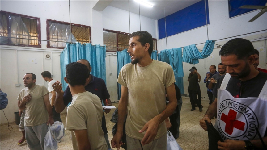 الاحتلال يفرج عن 10 فلسطينيين من غزة بعد اعتقالهم في ظروف قاسية