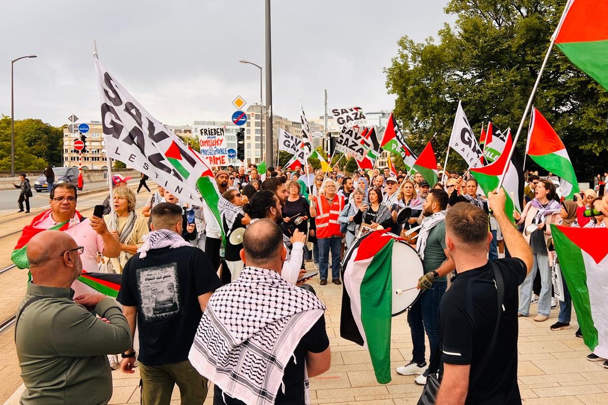 بعثة دولة فلسطين تشارك في مسيرة تضامنية في لوكسمبورغ