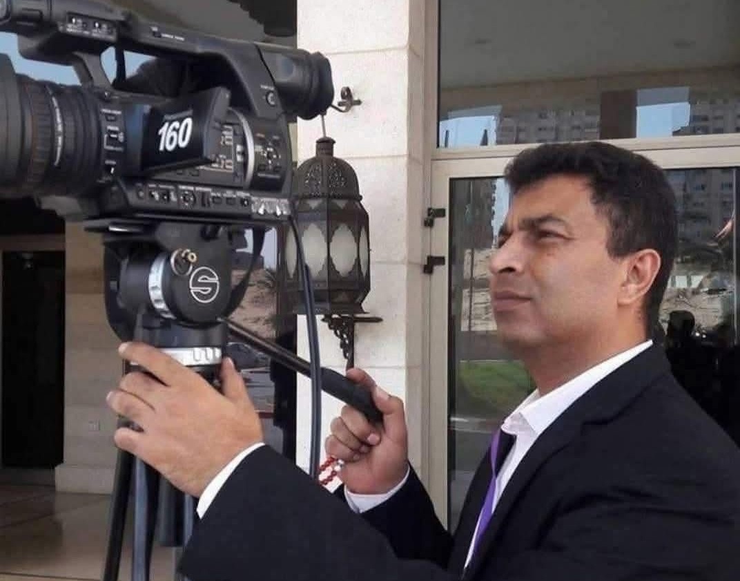 استشهاد الصحفي خالد المدهون برصاص الاحتلال شمال غزة