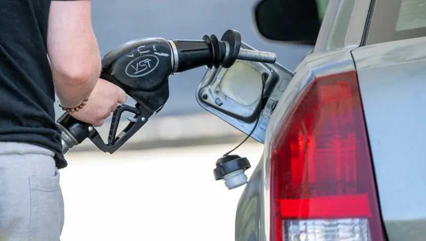 ارتفاع المخزونات الأميركية ومخاوف معروض "أوبك" تضغط على أسعار النفط