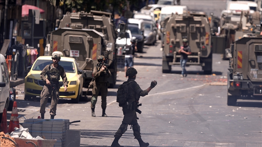 جيش الاحتلال يصيب 3 فلسطينيين ويعتقل 18 بالضفة
