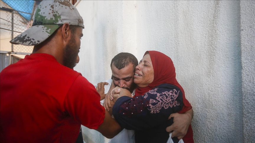 الاحتلال يفرج عن 10 فلسطينيين من غزة بعد اعتقالهم بظروف قاسية