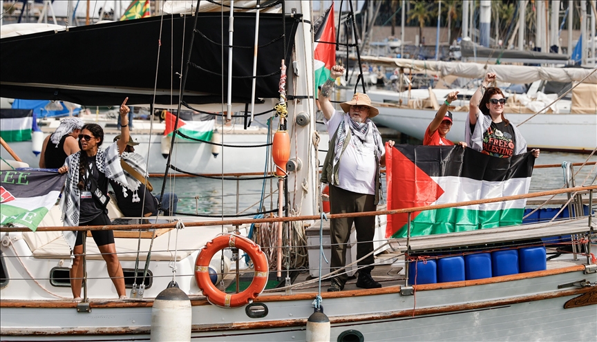 معلقا باستهزاء.. سفير إسرائيل بباريس يتمنى الحظ لناشطي أسطول "الصمود"